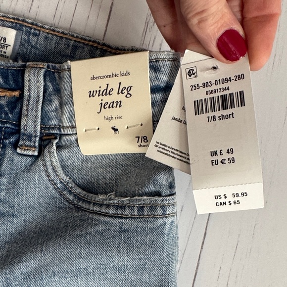 NWT kids Light Blue Jeans - Picture 2 of 4